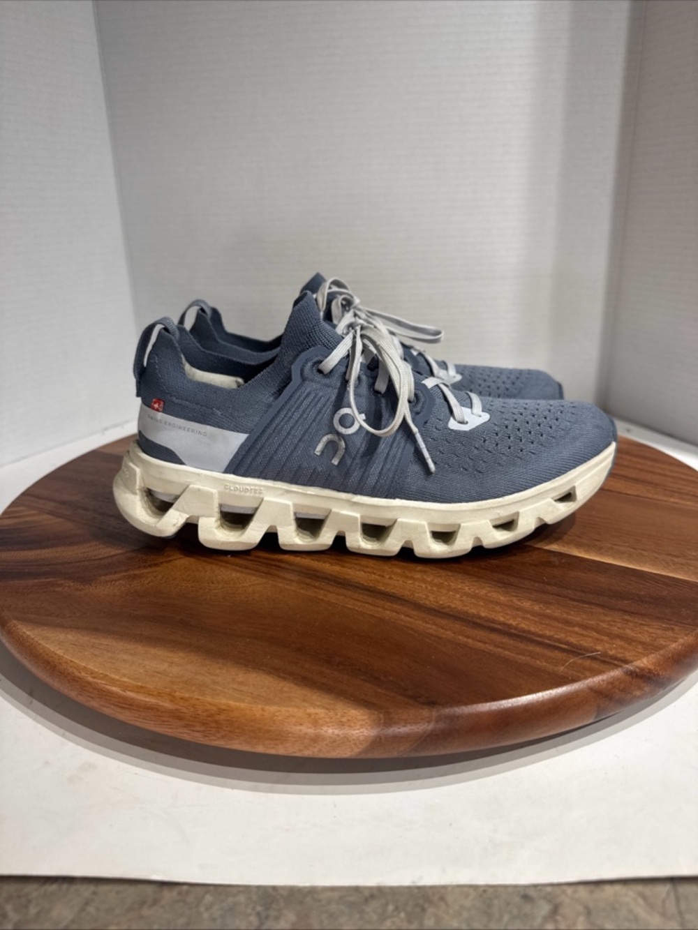 On Womens Cloudswift 4 Blue Running Shoes Sneakers Size 8